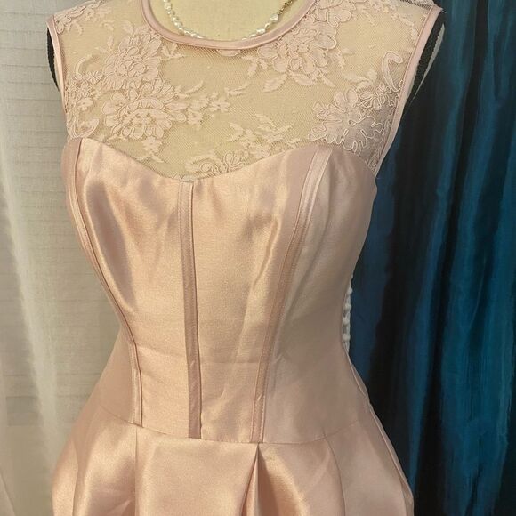 White by VERA WANG, lace peach dress, size 4 - Picture 4 of 13